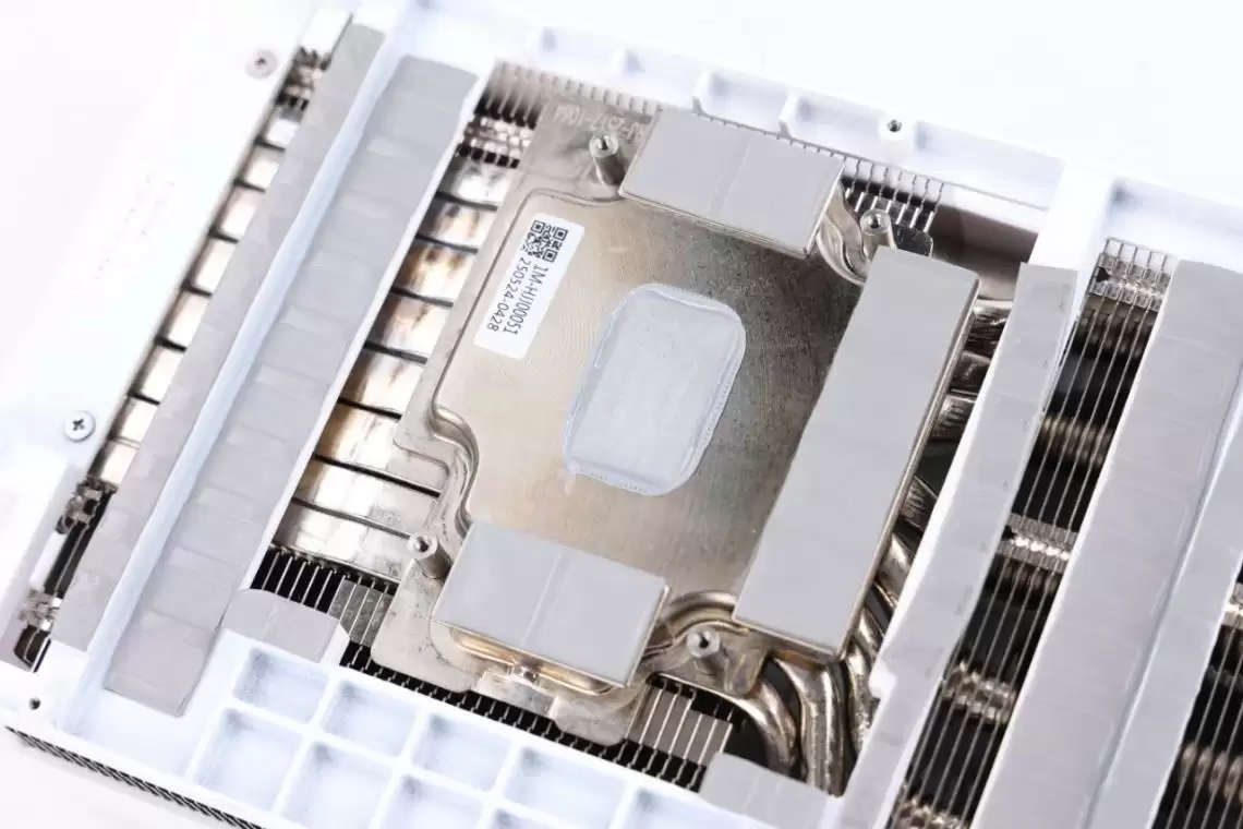 影驰RTX5080 HOF OC LAB Deluxe-X 开箱 纯白旗舰，王者归来