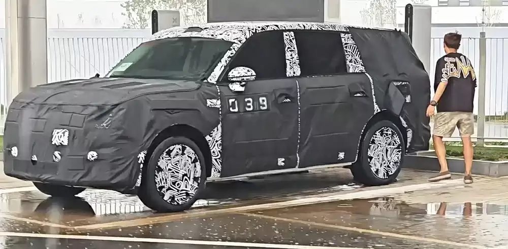 小米“昆仑”增程 SUV 谍照曝光，首次与 YU7 同框