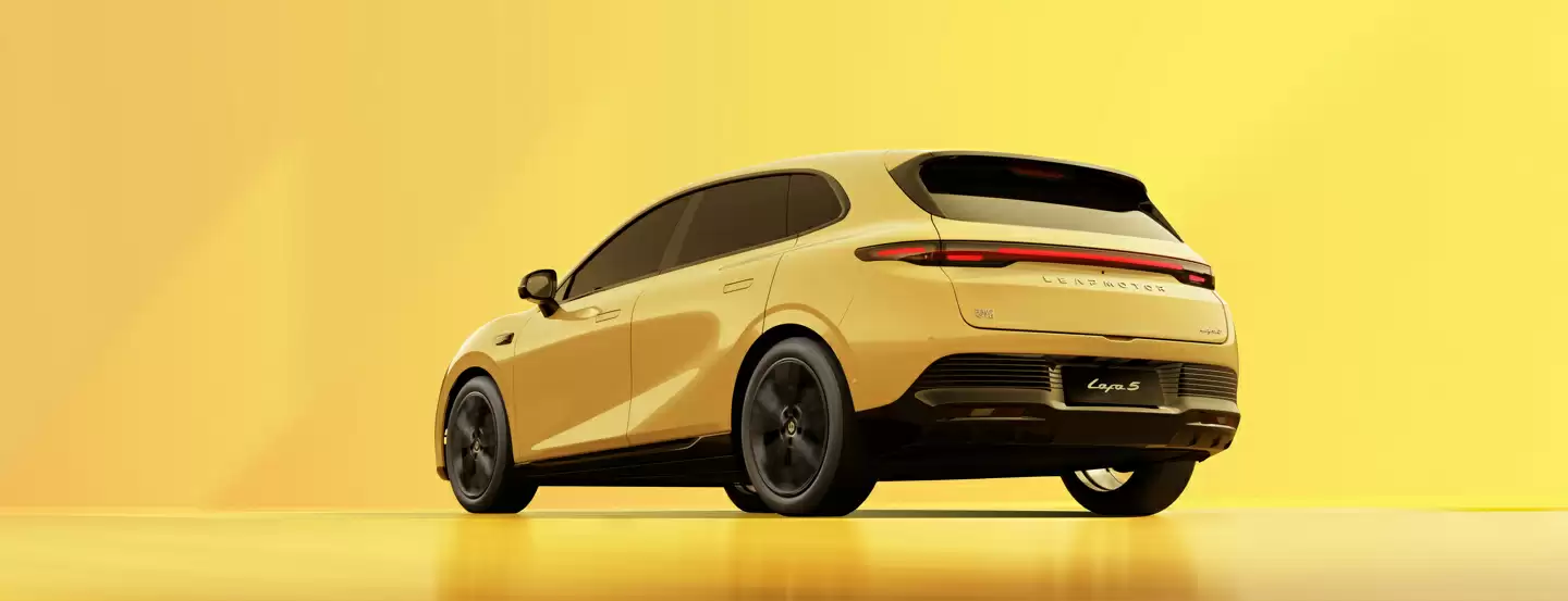 零跑 Lafa5 全球首秀：定位高颜值运动轿跑，今年 Q4 发布