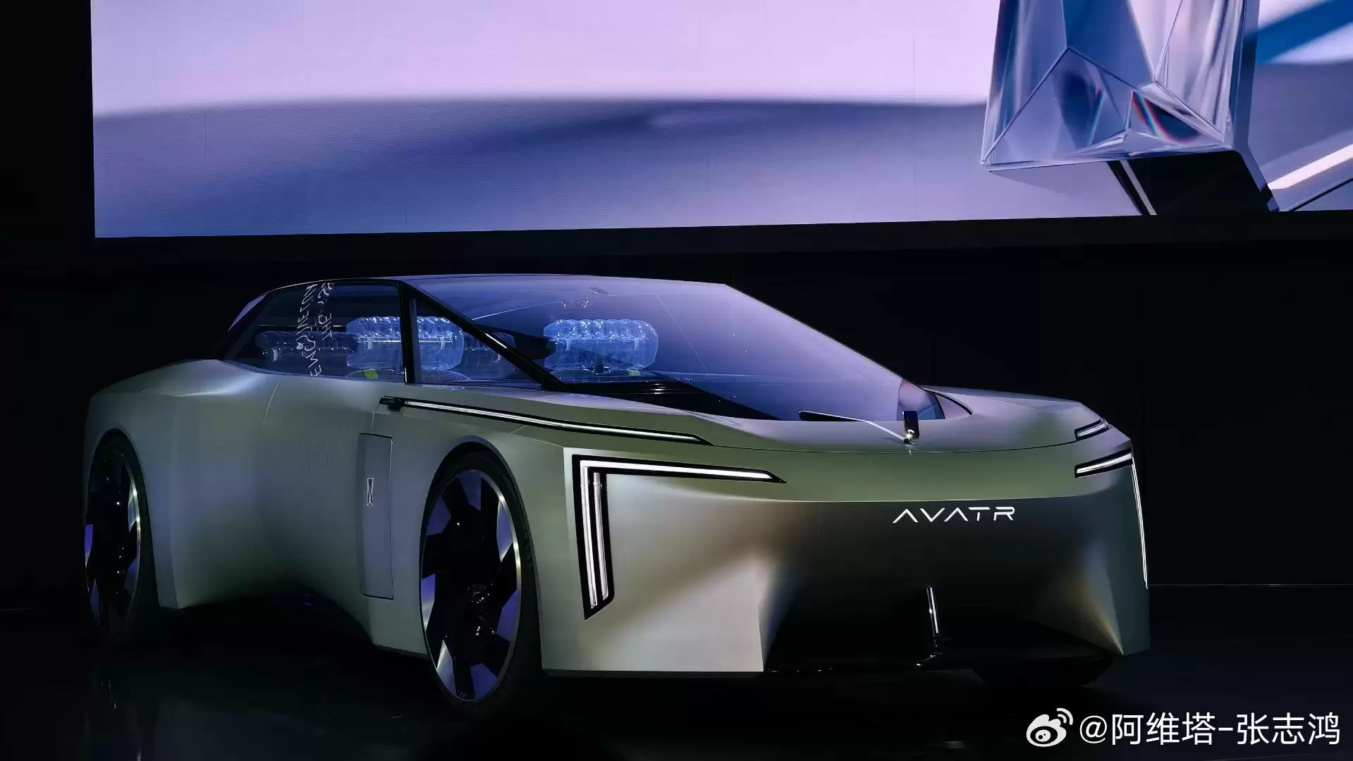 阿维塔 VISION XPECTRA 概念车实拍图公布：车身长度 5.8 米、配备棱柱形玻璃舱体