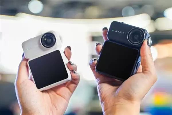 光子跃迁首款运动相机 LEAPTIC 发布：磁吸式设计配 12MP 传感器、一键 AI 构图 / 剪辑