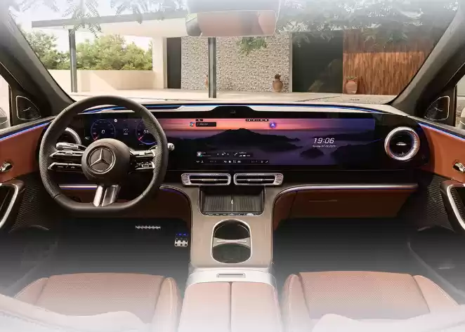 全新梅赛德斯-奔驰纯电 GLC 全球首发:国产长轴距版明年上市并首推 6 座车型