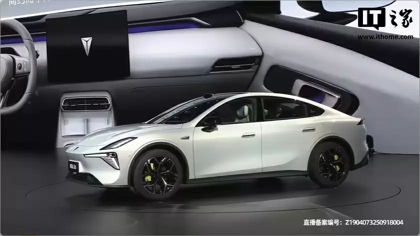 长安深蓝 L06 轿跑全球首发亮相:首搭 3nm 车规级芯片,采用磁流变悬架