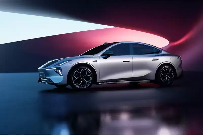 长安深蓝 L06 轿跑全球首发亮相:首搭 3nm 车规级芯片,采用磁流变悬架