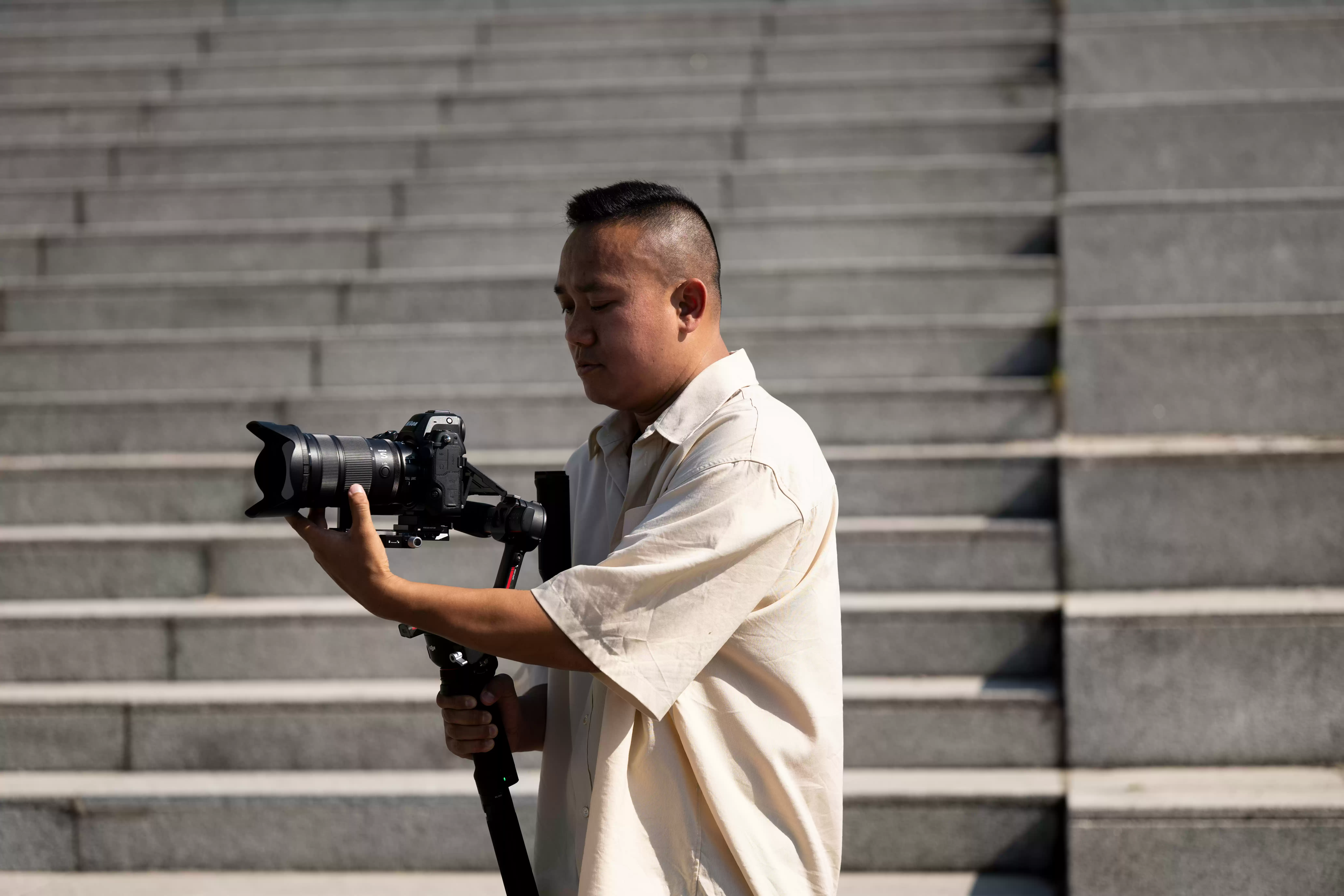 致敬时代记录者，尼康助力新闻工作者捕捉真相