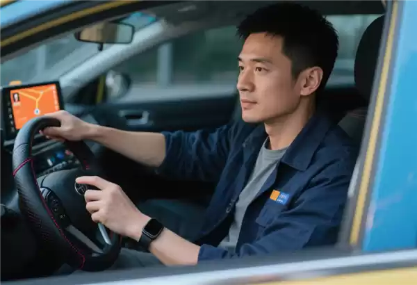 六大蓝领职业收入对比！网约车司机月均收入7623元位居第二 留任意愿最高