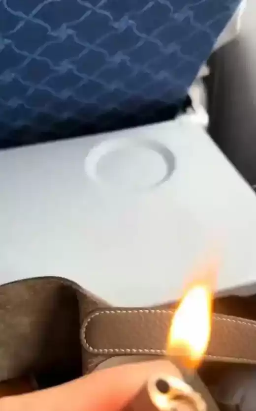 女子发布机舱内点燃打火机视频 并炫耀“第N次”带打火机登机  官方通报：被行拘