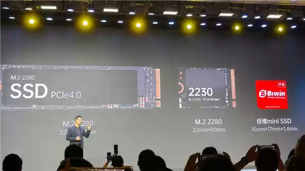 399元起 堪比指甲盖！佰维发布最小的国产mini SSD硬盘：只比TF卡大一点