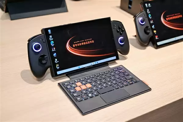 399元起 堪比指甲盖！佰维发布最小的国产mini SSD硬盘：只比TF卡大一点