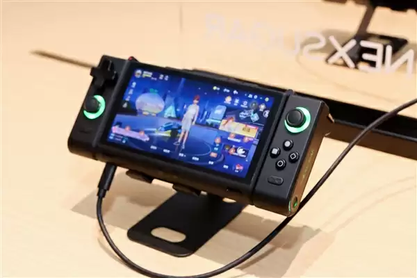 壹号本新品三连发！三合一PC、能变形的掌机、还有外置显卡坞