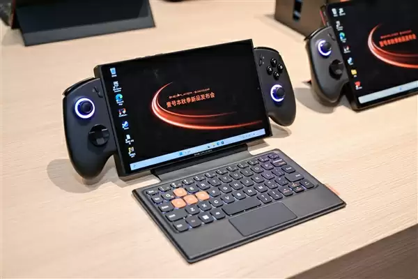 壹号本新品三连发！三合一PC、能变形的掌机、还有外置显卡坞