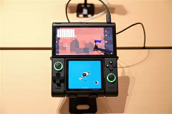 壹号本新品三连发！三合一PC、能变形的掌机、还有外置显卡坞