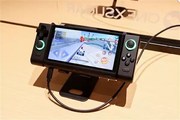 壹号本新品三连发！三合一PC、能变形的掌机、还有外置显卡坞