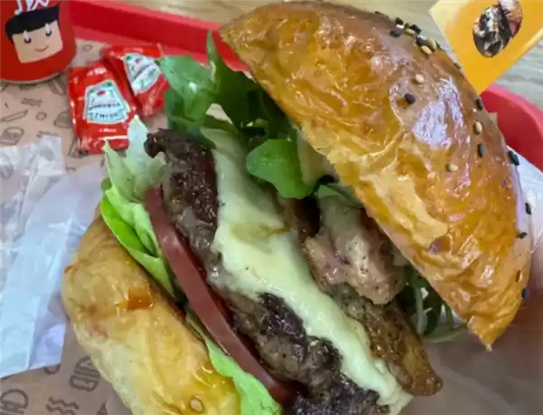 复旦大学鹅肝汉堡爆火：仅对校内开放 添15元加鹅肝