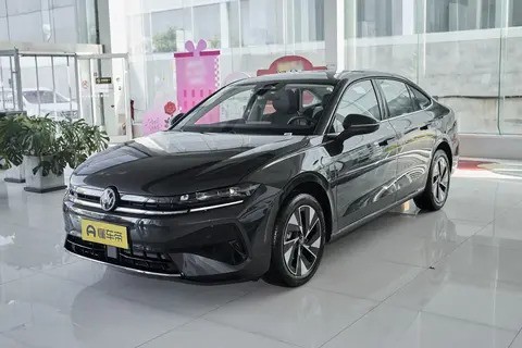 全新速腾L今日上市，预售11.99万起，外观内饰全面升级，搭载1.5T动力