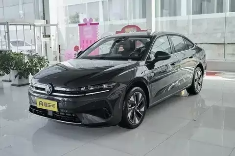 全新速腾L今日上市，预售11.99万起，外观内饰全面升级，搭载1.5T动力