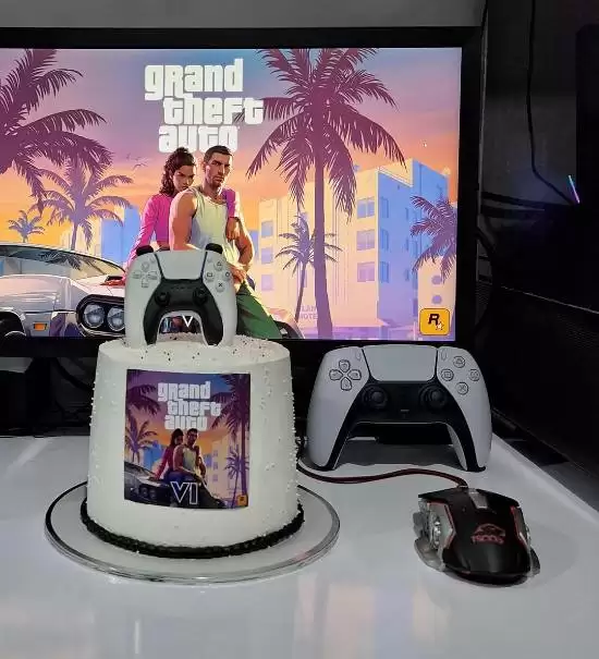 网友晒GTA6主题生日蛋糕，母亲用心还原游戏细节引热议