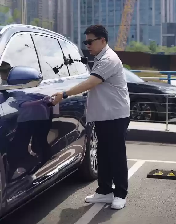 余承东重庆亲测全新问界M7辅助驾驶:10多个复杂场景一把过