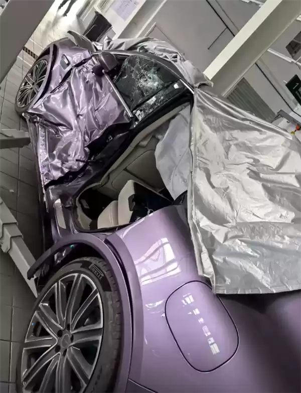 智界R7被大货车撞击致报废：护住了车主一家人