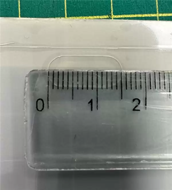 iPhone 17 Pro贴膜亮相  前辈旗舰机价比老人机致敬！