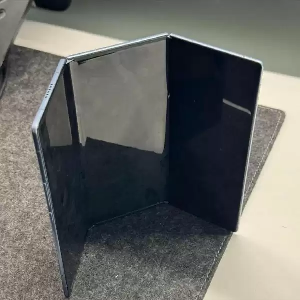 三星首款三折叠手机曝光 S25现白菜价网友乐翻天