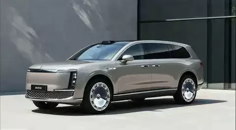 华为智能汽车布局深化，尊界SUV设计曝光引领行业创新