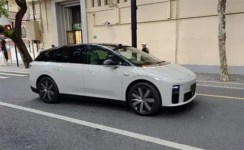 理想汽车i6即将上市，设计延续i8风格，搭载800V快充技术