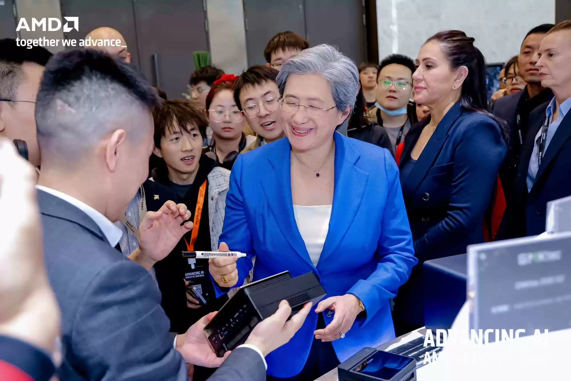 极摩客×AMD×天猫小黑盒×TaoBao Design发起梦中潮汐时刻AIGC电影创作者大赛