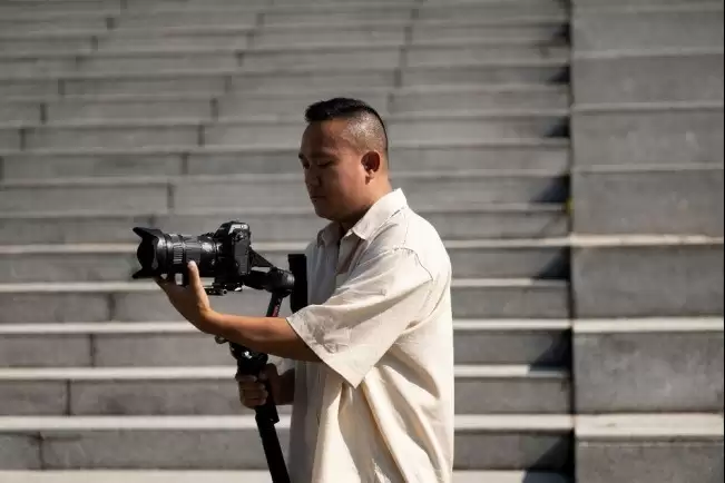 致敬时代记录者，尼康助力新闻工作者捕捉真相