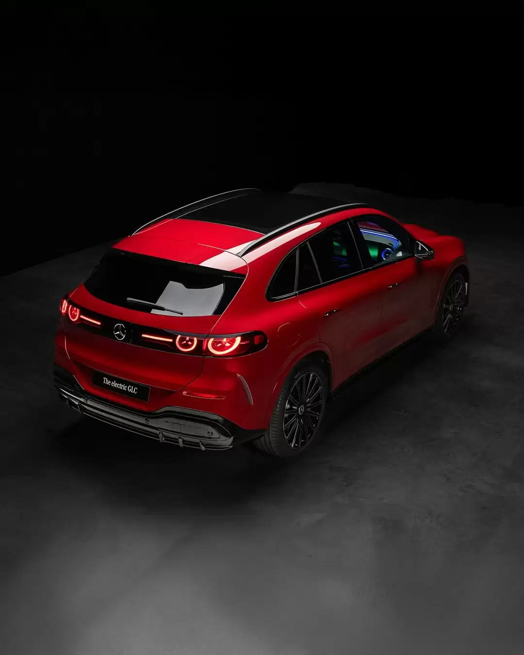 告别胶粘封装：奔驰纯电 GLC 配 94 kWh 模块化电池