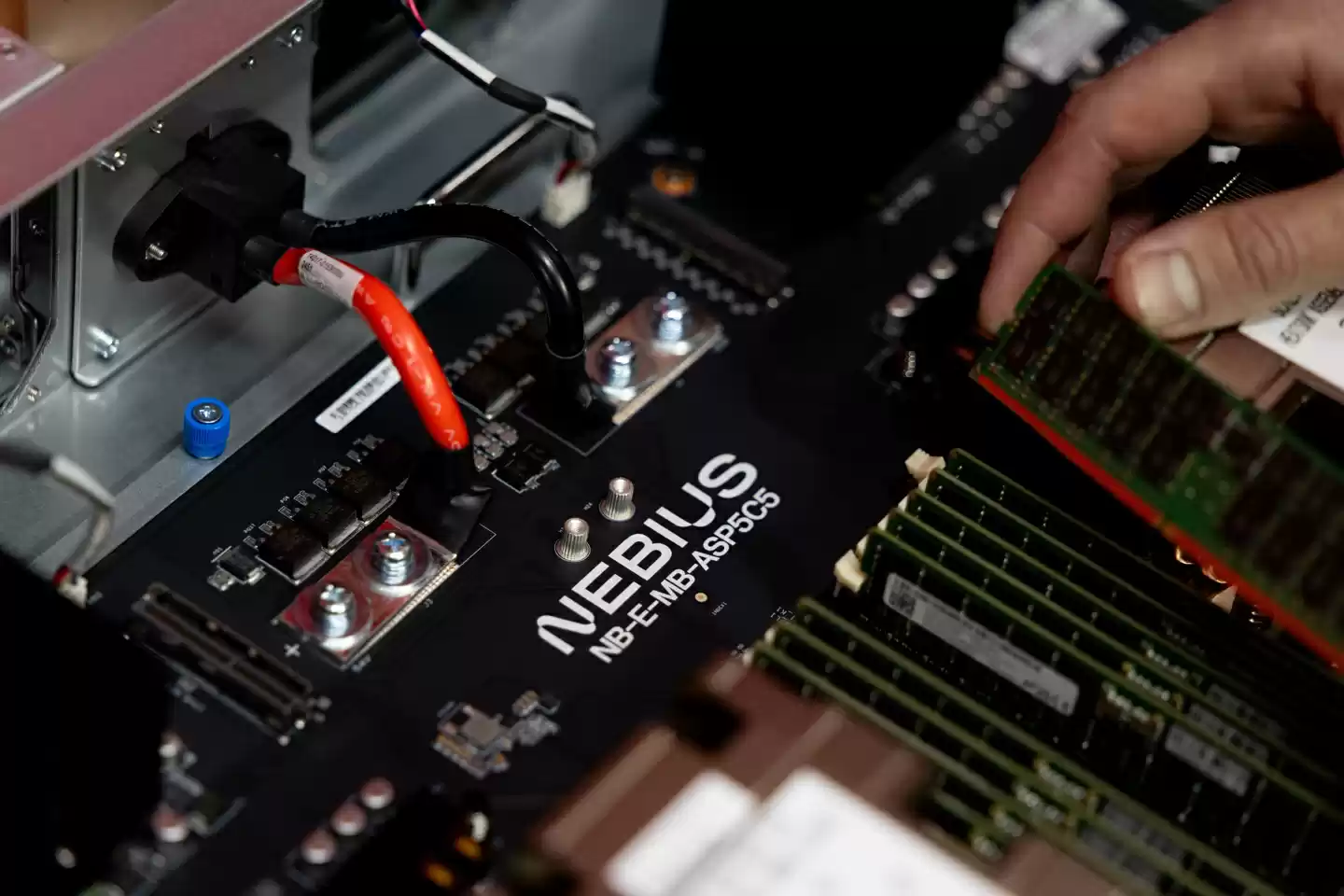 微软大手笔锁定 174 亿美元外部 AI GPU 云算力，Nebius 负责供应