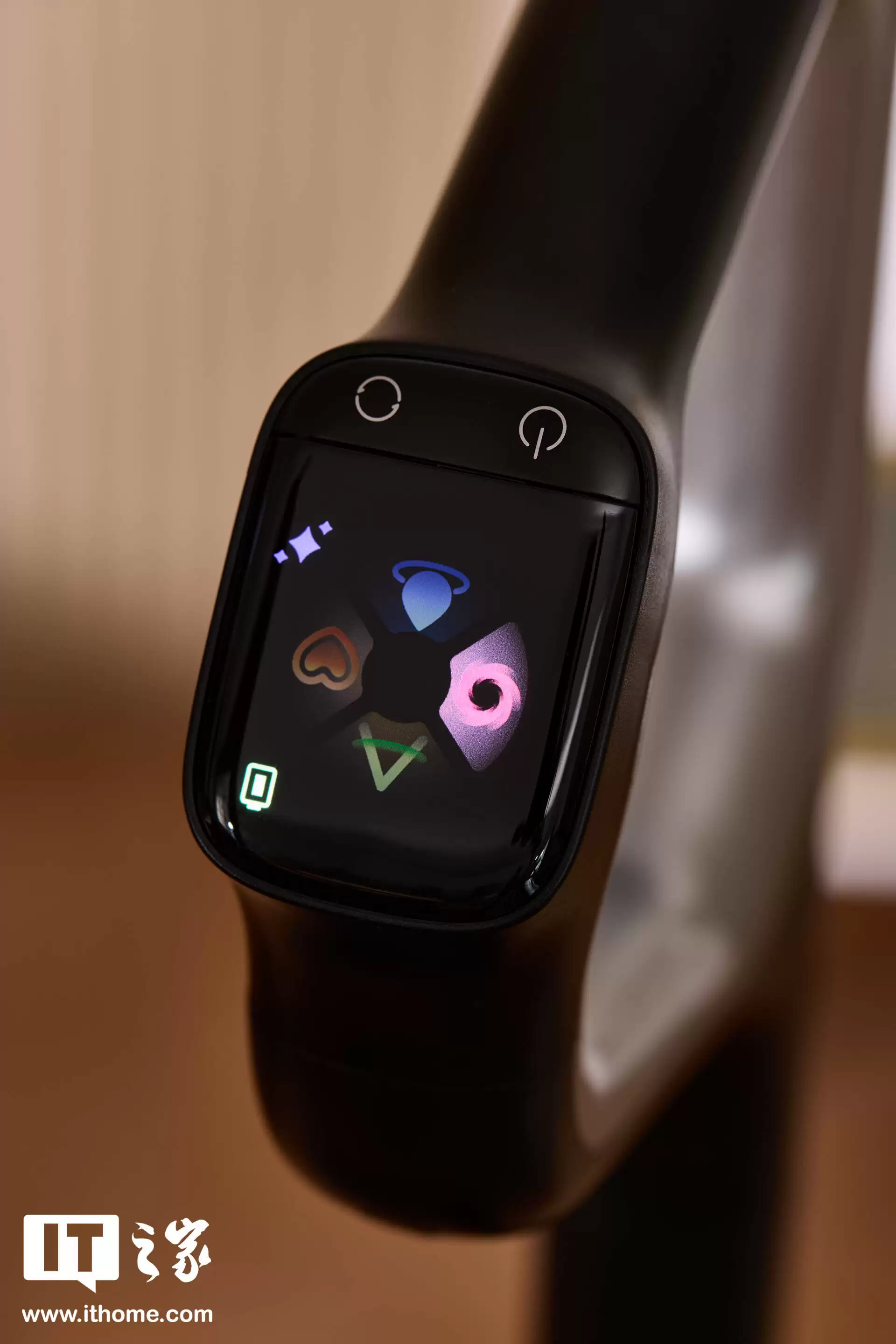 【IT之家图赏】全球首创 AI「双刮洗」机械臂：追觅洗地机 T60 Ultra 实拍