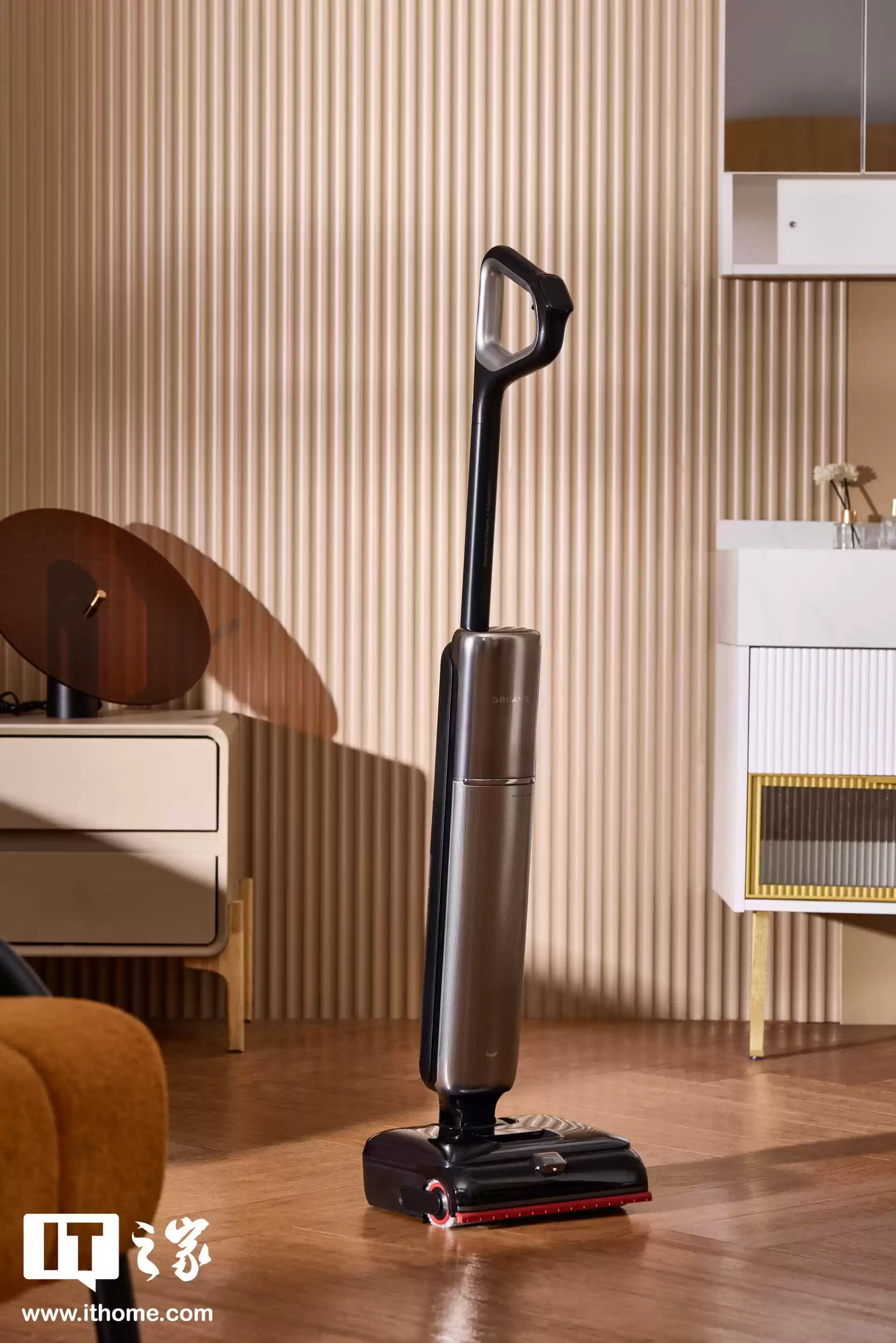 【IT之家图赏】全球首创 AI「双刮洗」机械臂：追觅洗地机 T60 Ultra 实拍