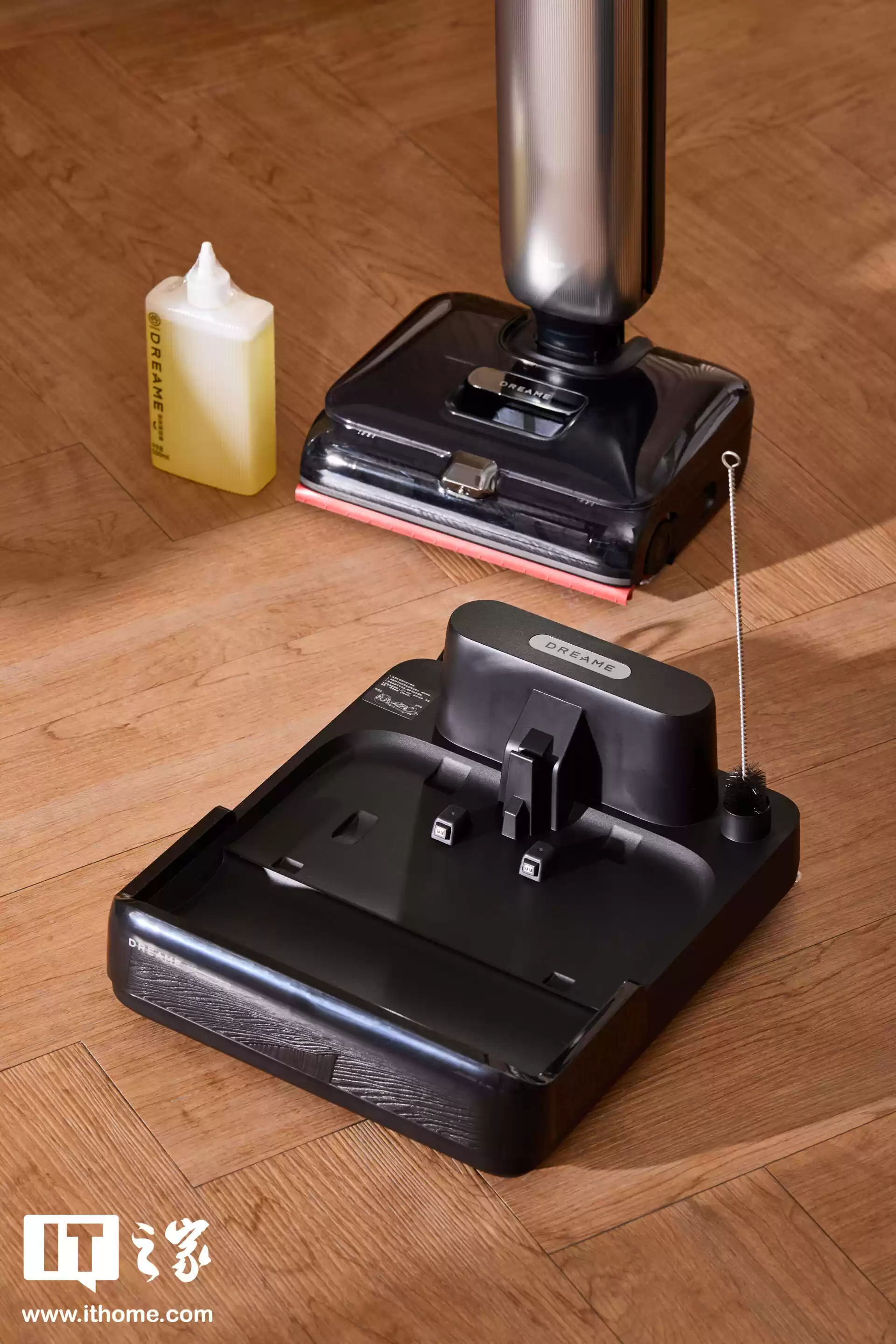 【IT之家图赏】全球首创 AI「双刮洗」机械臂：追觅洗地机 T60 Ultra 实拍