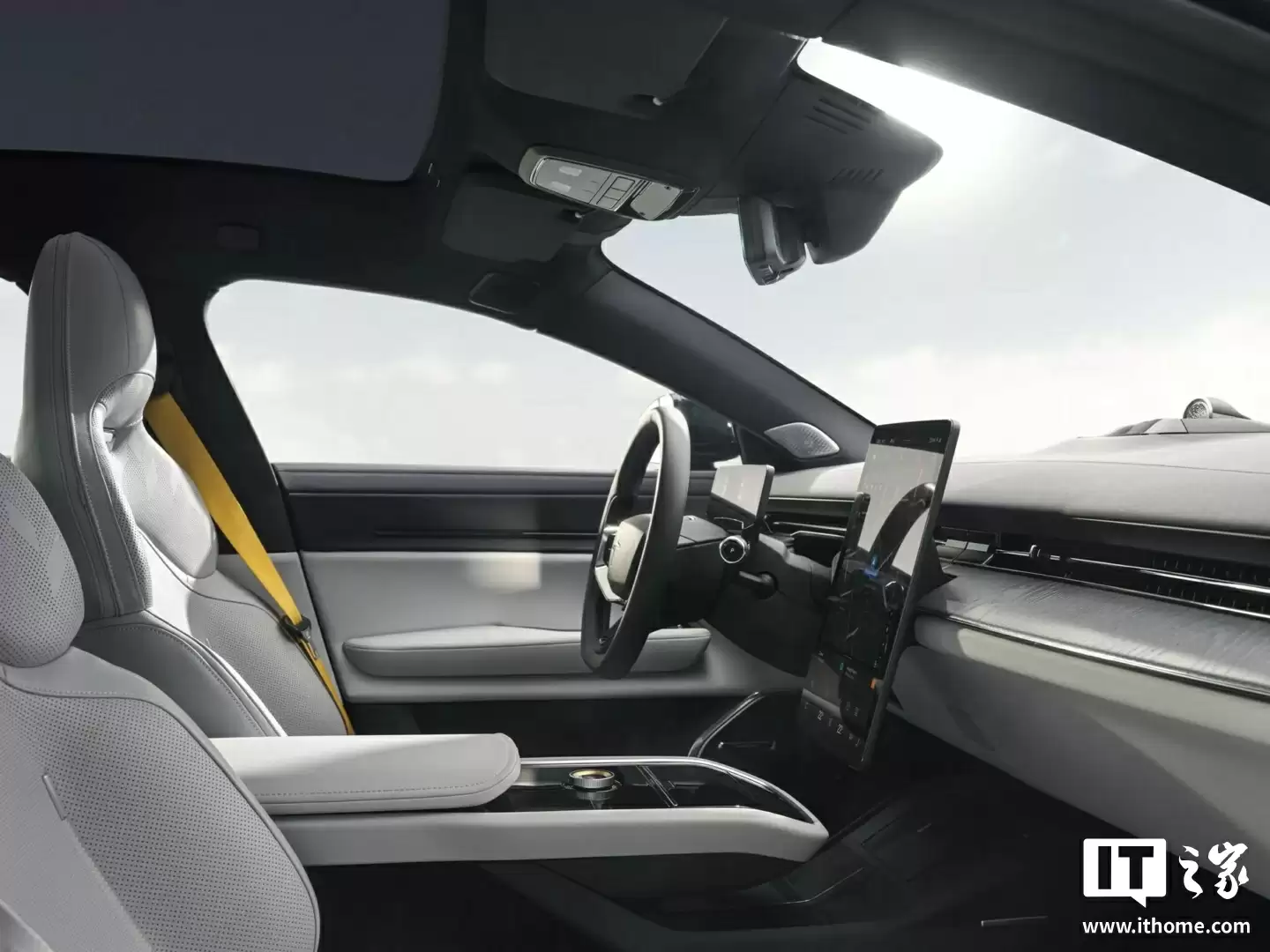 极星 5 正式发布:对标保时捷 Taycan,续航最高 670 公里