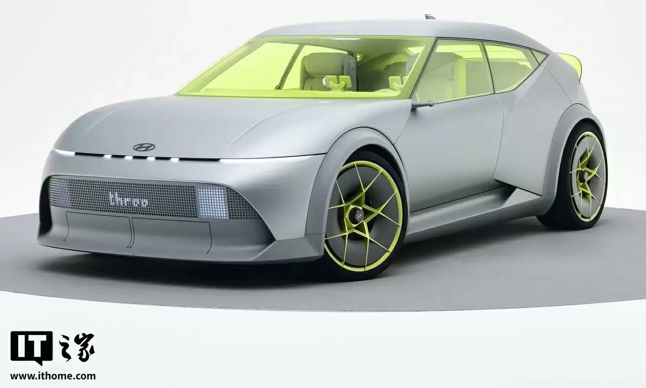 现代 THREE 两厢小车亮相 2025 德国慕尼黑车展：对开车门、模块化座舱，有望 2027 年量产