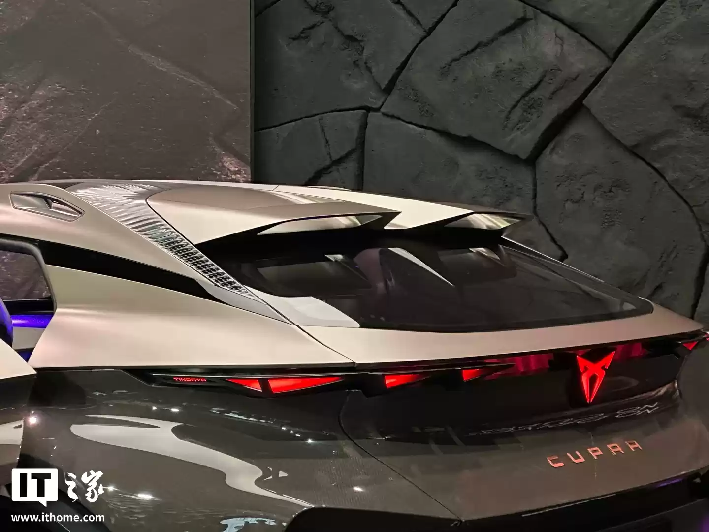 西雅特 Cupra 发布 Tindaya 概念车：对开门设计，外观犀利