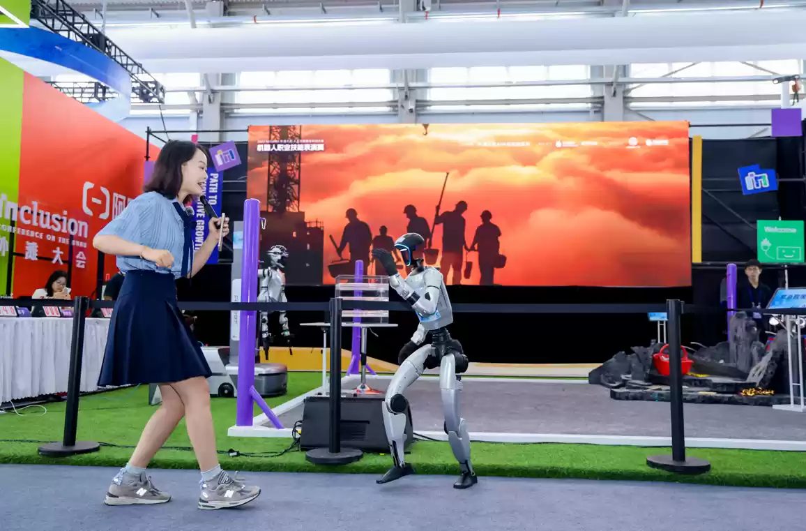 2025外滩大会探营：10000平方米科技展览，看见科技从宏大走向具体