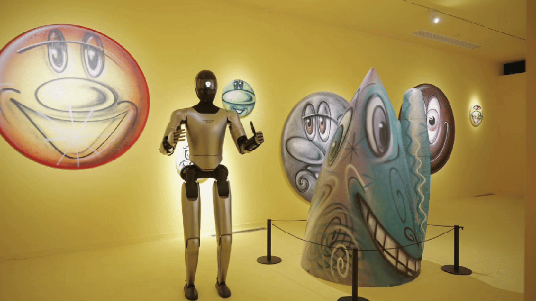 全球首款“边走边讲边演示”人形机器人：魔法原子发布智慧导览解决方案