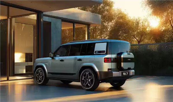 5米长的硬派SUV顶配不到22万！比亚迪方程豹钛7上市：17.98万起