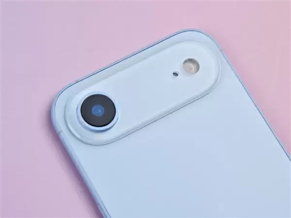 苹果发布会前 我们意外拿到了iPhone 17