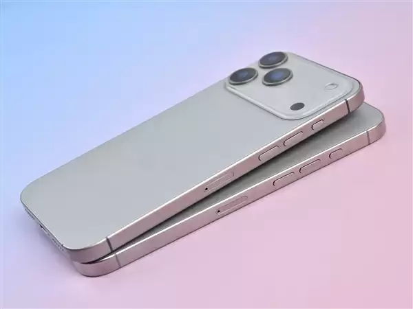 苹果发布会前 我们意外拿到了iPhone 17
