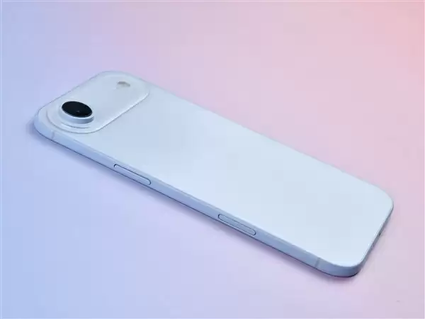 苹果发布会前 我们意外拿到了iPhone 17