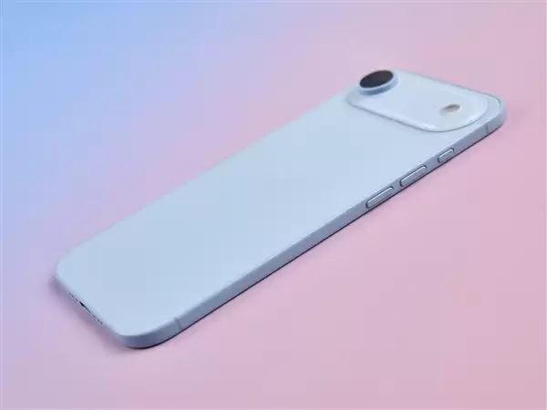 苹果发布会前 我们意外拿到了iPhone 17