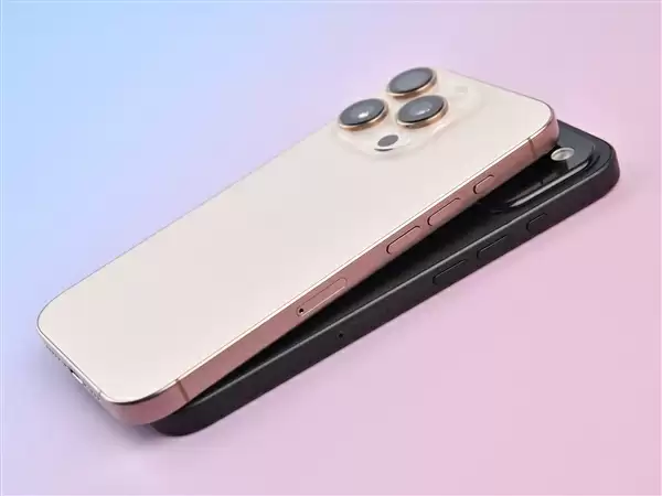 苹果发布会前 我们意外拿到了iPhone 17