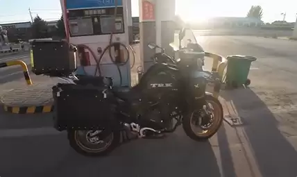 3000公里！银川一小伙骑摩托车到海南上学