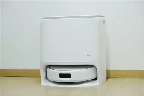 履带式热活水循环洗地！云鲸J6图赏