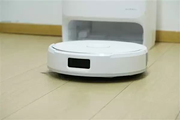 履带式热活水循环洗地！云鲸J6图赏