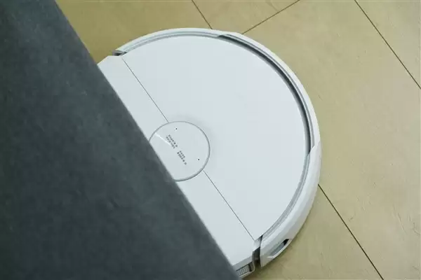 履带式热活水循环洗地！云鲸J6图赏