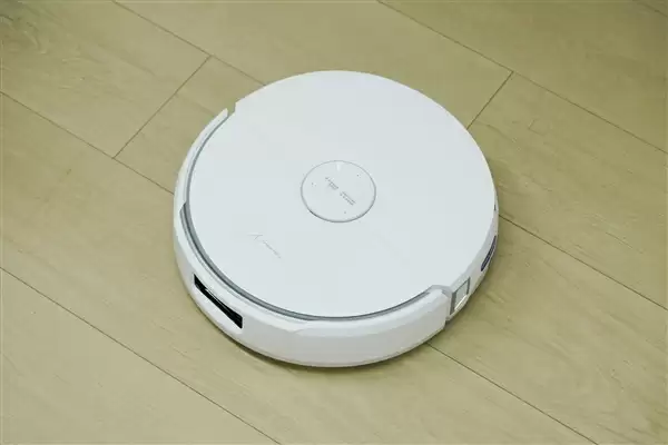 履带式热活水循环洗地！云鲸J6图赏